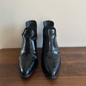 Elegant Black Croc-Embossed Ankle Boots